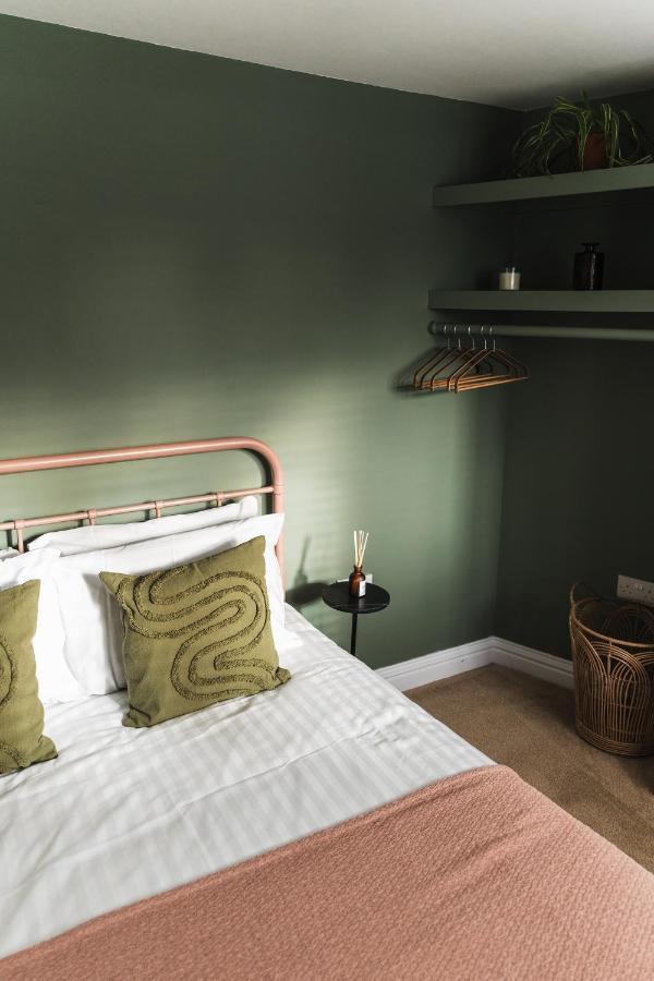 Wych Cottage, Striking 2 Bed, Parking, Ground Floor Flat - Step Free サマートン エクステリア 写真